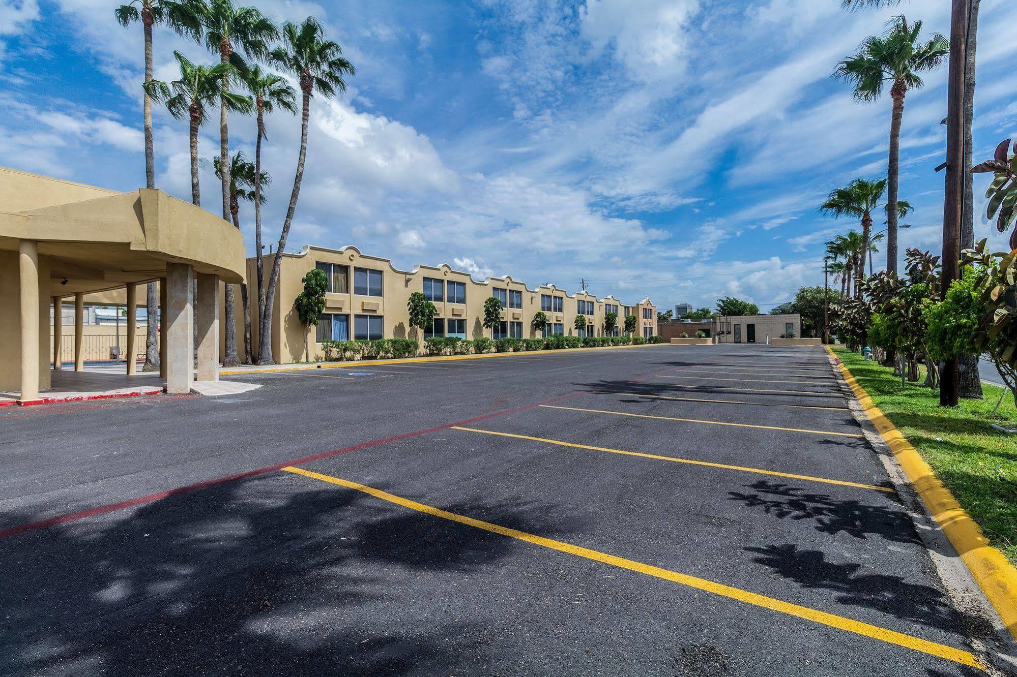 Clarion Inn Near Mcallen Airport Eksteriør bilde